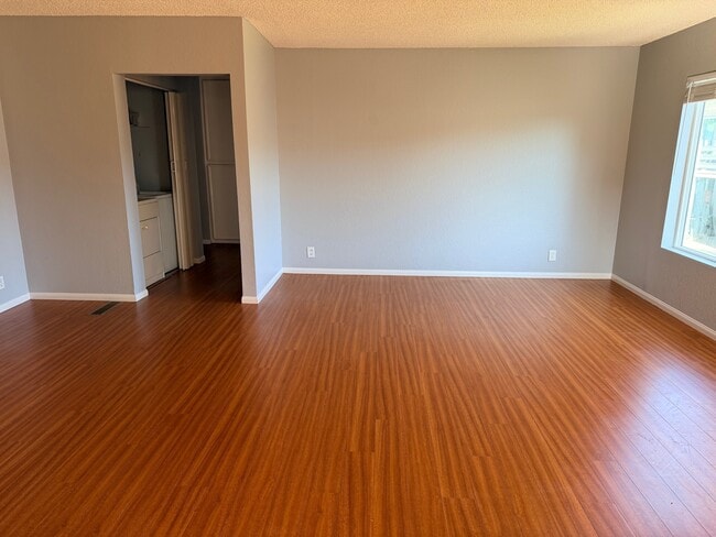 433 Autumn Dr in San Marcos, CA - Building Photo - Building Photo