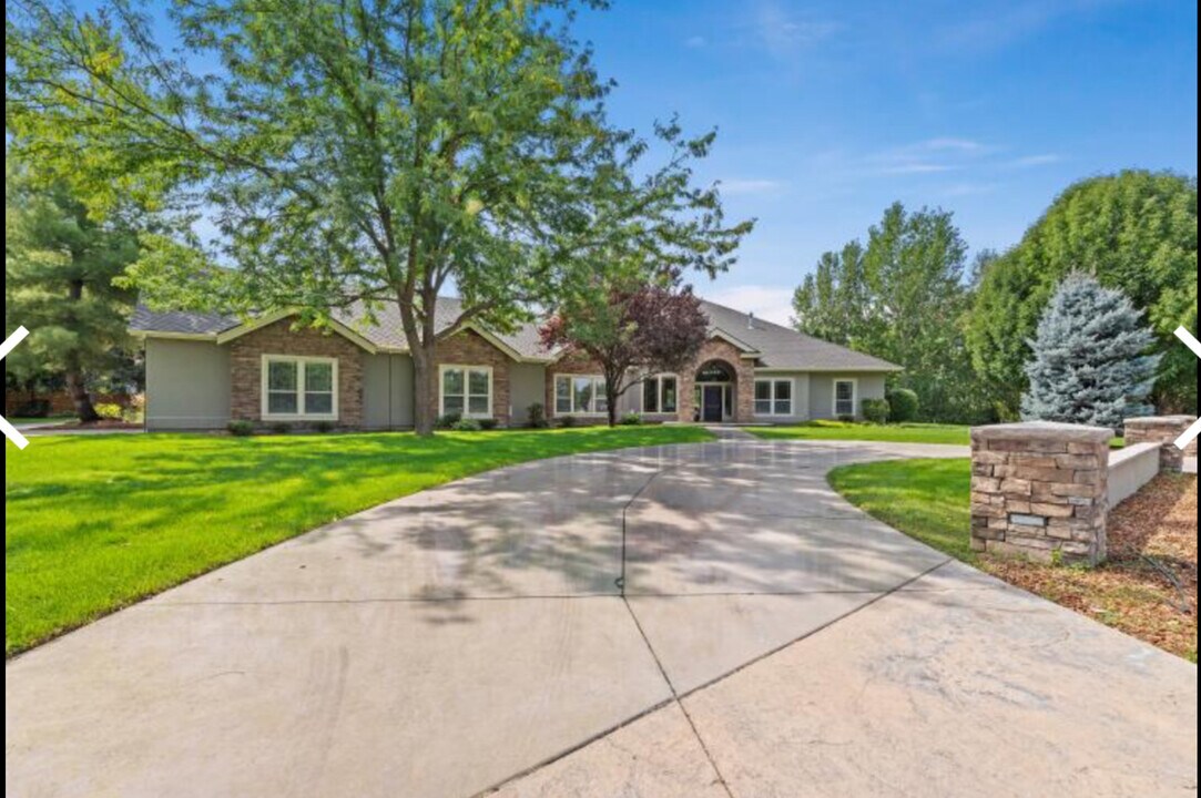 103 S Alder Ln in Eagle, ID - Building Photo