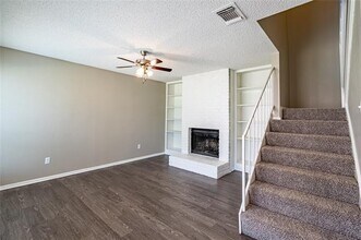 800 Treadwell Ct in Hurst, TX - Building Photo - Building Photo