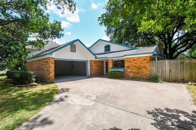 15803 Lakedale Dr in Houston, TX - Building Photo - Building Photo