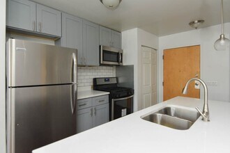 7319 N Rogers Ave in Chicago, IL - Building Photo - Building Photo