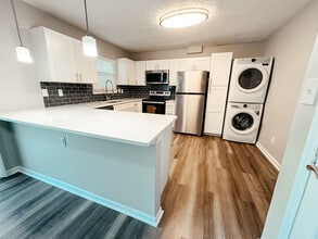 Spinnaker Court Apartments in Indianapolis, IN - Building Photo - Building Photo