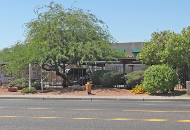 Montego Court Condominiums in Phoenix, AZ - Foto de edificio - Building Photo