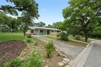 115 Mandalay Ln in San Marcos, TX - Foto de edificio - Building Photo