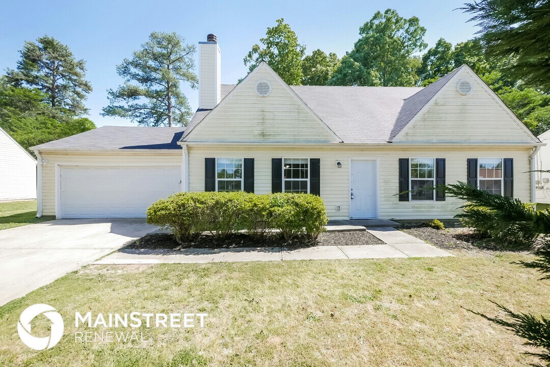 2703 Holly Berry Dr in Ellenwood, GA - Building Photo