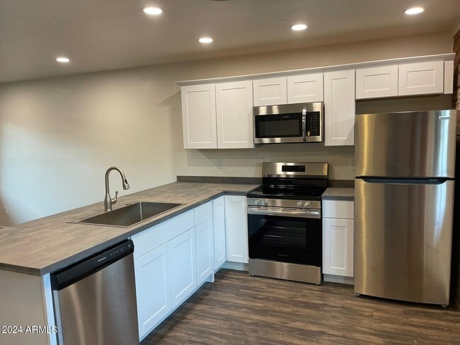 1006 S Dorsey Ln in Tempe, AZ - Building Photo - Building Photo
