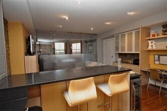 396 Beacon St, Unit 7 in Boston, MA - Foto de edificio - Building Photo