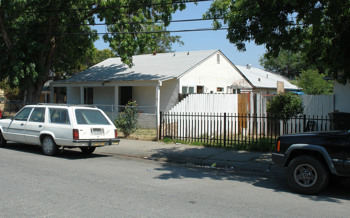 38 West Blvd in Pittsburg, CA - Building Photo