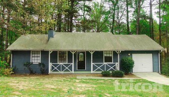 3888 Tree Bark Ln SW in Snellville, GA - Building Photo