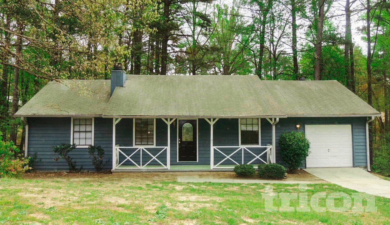 3888 Tree Bark Ln SW in Snellville, GA - Foto de edificio