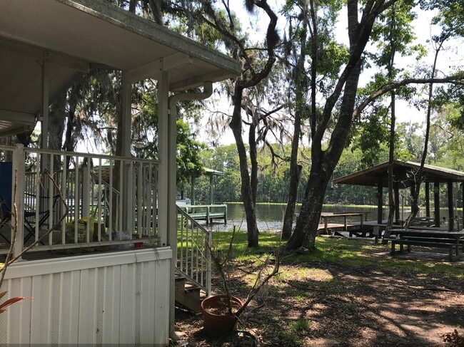 312 Paradise Cir in Satsuma, FL - Building Photo - Building Photo
