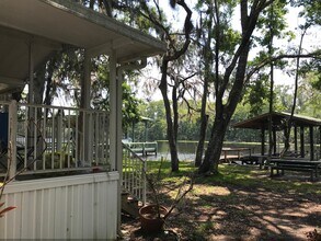 312 Paradise Cir in Satsuma, FL - Building Photo - Building Photo