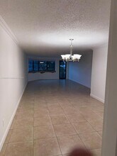 20860 San Simeon Way in Miami, FL - Building Photo - Building Photo