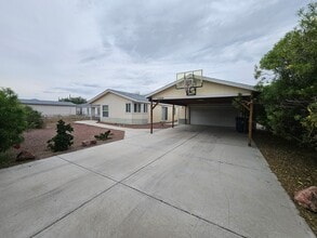 1069 Baseline Rd in Bullhead City, AZ - Building Photo - Building Photo