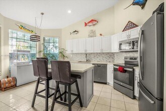 2400 E Aragon Blvd in Sunrise, FL - Building Photo - Building Photo