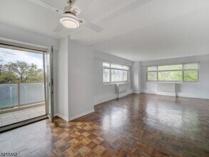 377 S Harrison St in East Orange, NJ - Building Photo - Building Photo