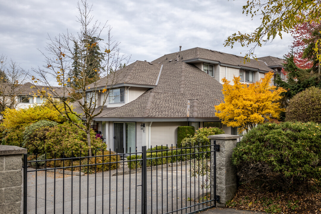 21965 49 Av in Langley, BC - Building Photo