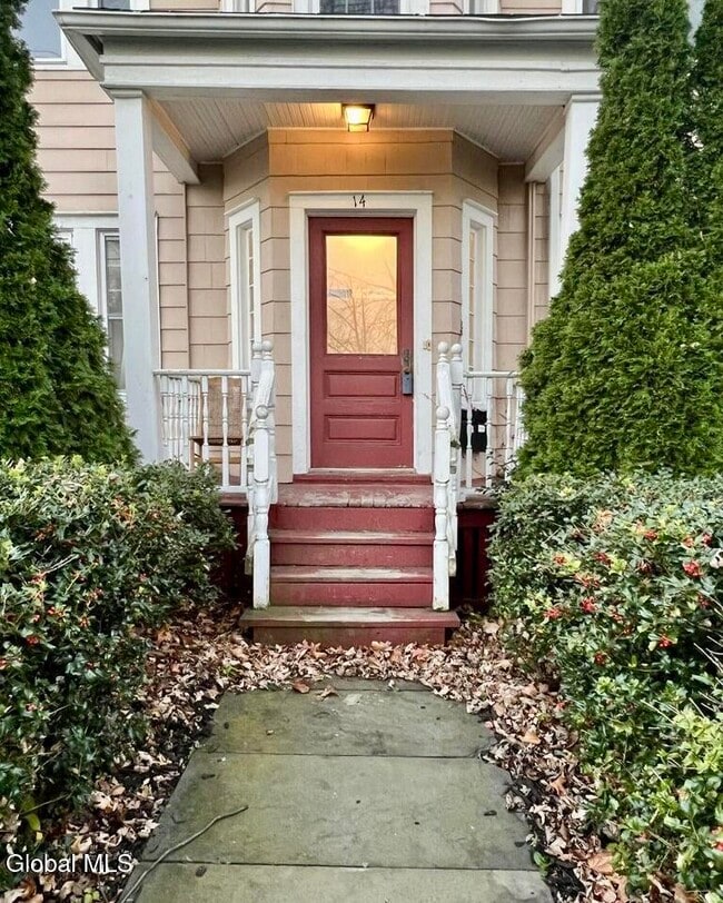 14 Woodlawn Ave in Albany, NY - Building Photo - Building Photo