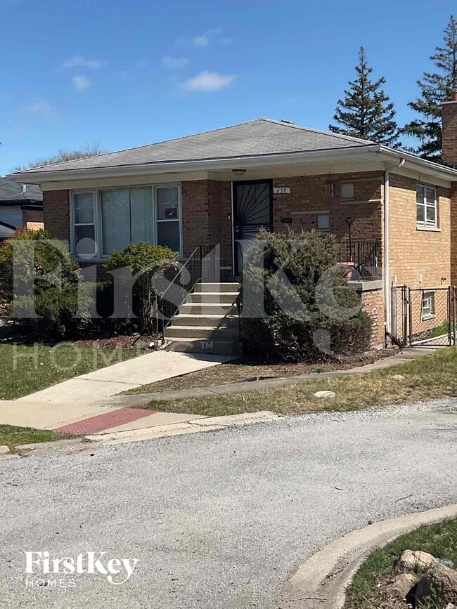 property at 659 Paxton Ave