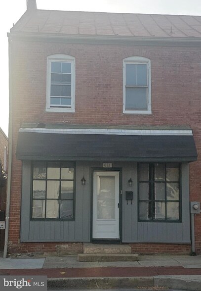 property at 613 N Market St
