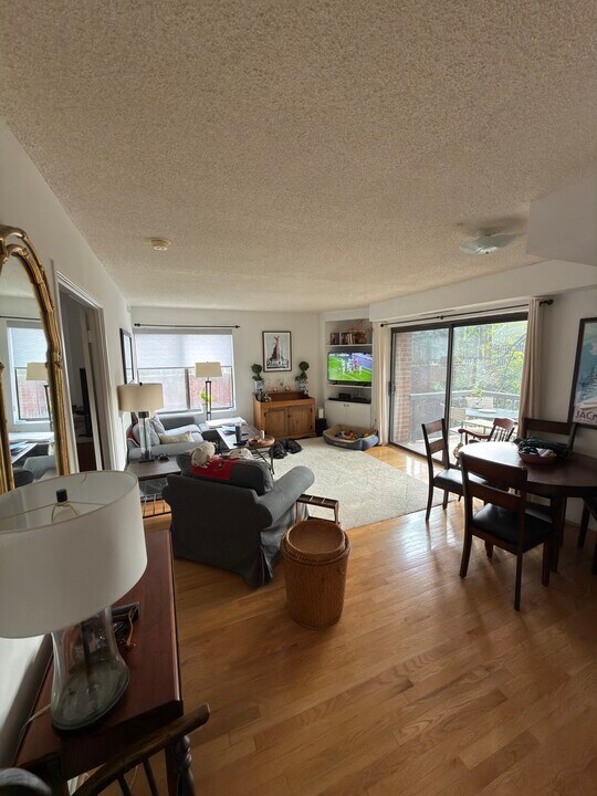 2320 Wisconsin Ave NW, Unit 212 in Washington, DC - Building Photo