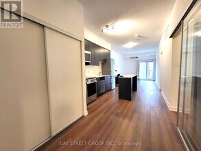 2433 Dufferin St in Toronto, ON - Building Photo - Building Photo