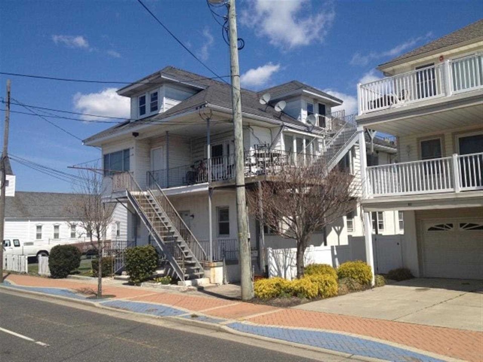 135 E Rio Grande Ave in Wildwood, NJ - Building Photo