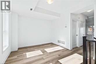 70 Kenesky Dr in Waterdown, ON - Building Photo - Building Photo