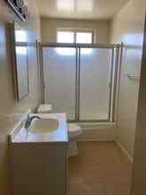 4534 W 173rd St, Unit 4 in Lawndale, CA - Foto de edificio - Building Photo