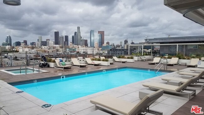 530 S Hewitt St in Los Angeles, CA - Building Photo - Building Photo