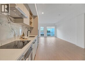 422 E 3rd St in North Vancouver, BC - Building Photo - Building Photo