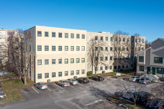 Judd Square in Wallingford, CT - Foto de edificio - Building Photo