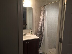 23 Sandy Brook Rd in Burlington, MA - Foto de edificio - Building Photo