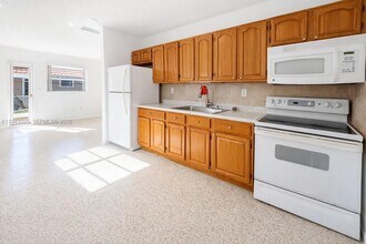 11331 SW 7th Terrace in Miami, FL - Building Photo - Building Photo