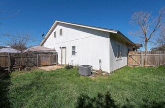 322 Tamara Dr, Unit A in Georgetown, TX - Building Photo - Building Photo