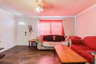2014 37th St in Lubbock, TX - Building Photo - Building Photo