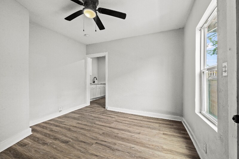 1321 35th St-Unit -4 in Galveston, TX - Building Photo