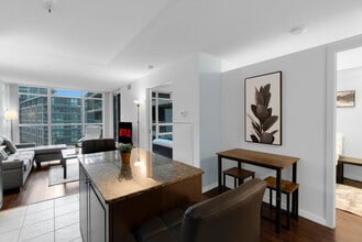 209 Fort York Blvd, Unit SI ID1403792P in Toronto, ON - Building Photo - Building Photo