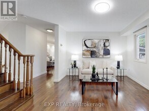 98 Lowther Ave in Richmond Hill, ON - Building Photo - Building Photo