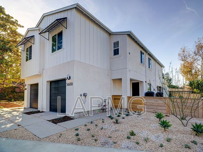 5600 W 78th St in Los Angeles, CA - Building Photo - Building Photo
