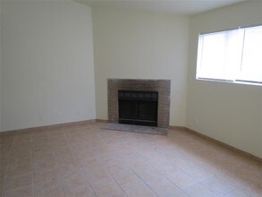 7200 W T C Jester Blvd-Unit -4 in Houston, TX - Building Photo - Building Photo