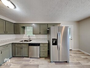 381 Cottonwood Loop in Dallas, GA - Foto de edificio - Building Photo