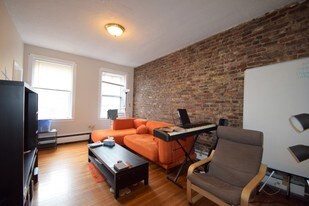 15 Gardner St, Unit 04 in Boston, MA - Building Photo