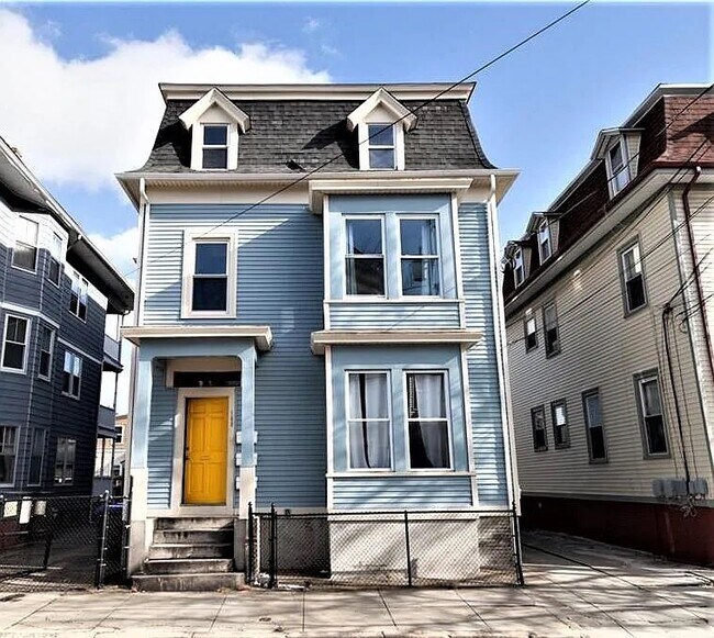 108 Vinton St in Providence, RI - Building Photo - Building Photo