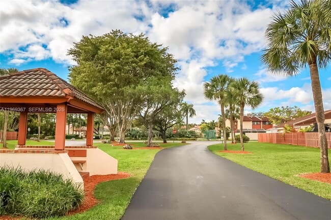 14911 SW 88th Terrace in Miami, FL - Building Photo - Building Photo