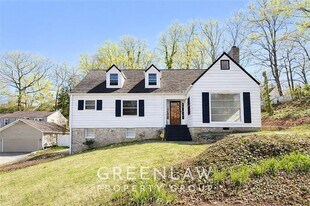 1944 Lyle Ave in College Park, GA - Building Photo