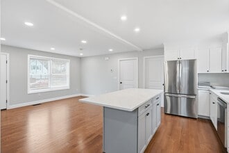 24 Daytona St in Nashua, NH - Building Photo - Building Photo