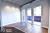 3832 N Broadway St, Unit #3833-418 in Chicago, IL - Building Photo - Building Photo