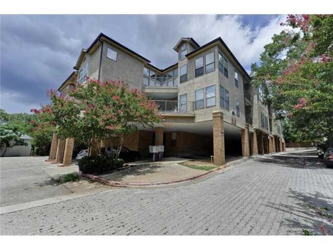1910 Robbins Pl in Austin, TX - Building Photo - Building Photo