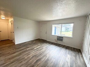 218 N Michigan Ave in Caldwell, ID - Building Photo - Building Photo